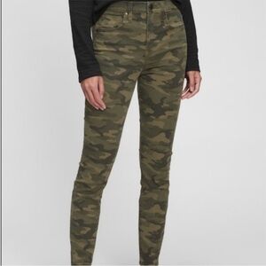 NWOT GAP True Skinny High Rise Camo Jeans